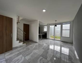 Casa en venta en condominio con patio y excelente distribución en San Pablo de Heredia#26-1395 GS