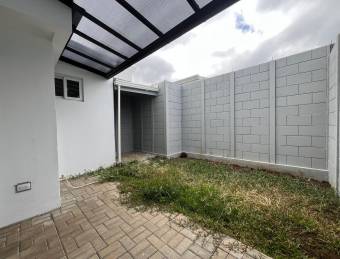 Casa en venta en condominio con patio y excelente distribución en San Pablo de Heredia#26-1395 GS