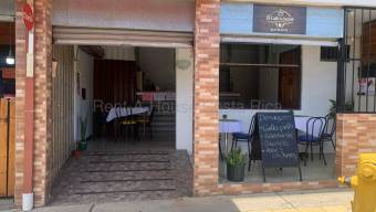 Edificio en venta con locales y apartamentos generando ingresos en San Pablo de Heredia #26-1850 GS
