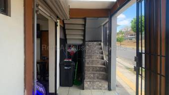 Edificio en venta con locales y apartamentos generando ingresos en San Pablo de Heredia #26-1850 GS