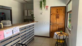 Edificio en venta con locales y apartamentos generando ingresos en San Pablo de Heredia #26-1850 GS