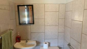 Edificio en venta con locales y apartamentos generando ingresos en San Pablo de Heredia #26-1850 GS