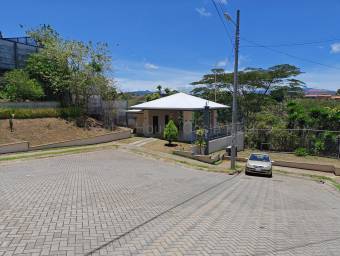 Se vende casa en San Vicente Moravia 26-1886