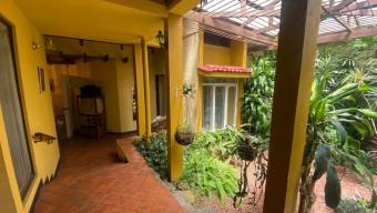 Se vende casa en Zapote San José 25-436