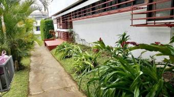 Se vende casa en Zapote San José 25-436