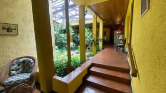 Se vende casa en Zapote San José 25-436