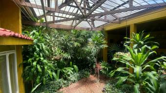 Se vende casa en Zapote San José 25-436