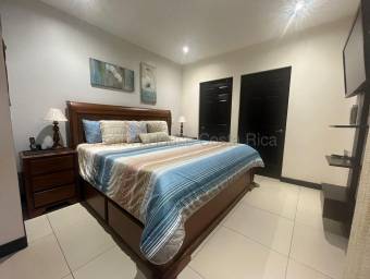 Casa en venta en condominio con terraza y amenidades en excelente ubicación en Heredia #26-1600 GS