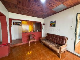 Gran casa en Venta - Excelente ubicación en Desamparados.
