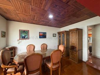 Gran casa en Venta - Excelente ubicación en Desamparados.