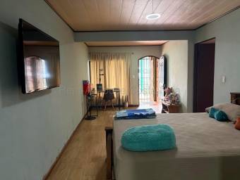 Gran casa en Venta - Excelente ubicación en Desamparados.