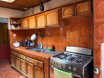 Gran casa en Venta - Excelente ubicación en Desamparados.