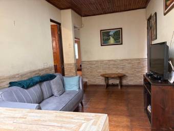 Gran casa en Venta - Excelente ubicación en Desamparados.
