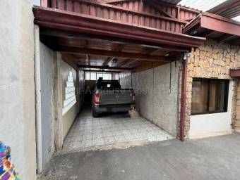 Gran casa en Venta - Excelente ubicación en Desamparados.