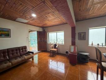 Gran casa en Venta - Excelente ubicación en Desamparados.