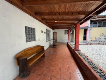 Gran casa en Venta - Excelente ubicación en Desamparados.