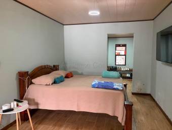 Gran casa en Venta - Excelente ubicación en Desamparados.