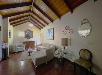 Casa en venta en Heredia, uso residencial y/o comercial