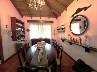 Casa en venta en Heredia, uso residencial y/o comercial
