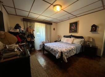 Casa en venta en Heredia, uso residencial y/o comercial