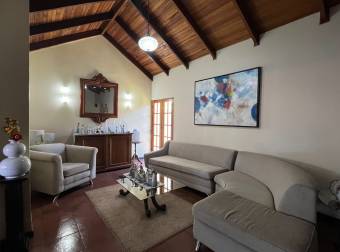 Casa en venta en Heredia, uso residencial y/o comercial