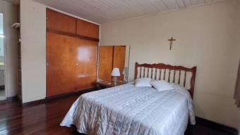 Se vende casa en Mercedes Montes de Oca 26-238