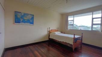 Se vende casa en Mercedes Montes de Oca 26-238