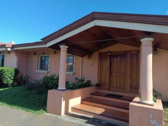 Se vende casa en Tirrases Curridabat 25-1167