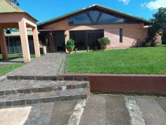 Se vende casa en Tirrases Curridabat 25-1167