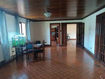 Se vende casa en Tirrases Curridabat 25-1167