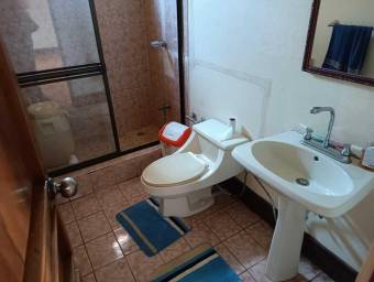 Se vende casa en Tirrases Curridabat 25-1167