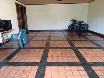 Se vende casa en Tirrases Curridabat 25-1167