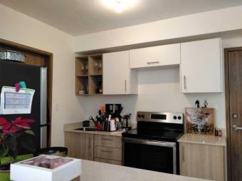 Venta de Apartamento en Santa Ana-Piedades. RAH 26-1231