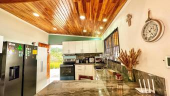 Casa en venta en Pérez Zeledón con amplio terreno con hermosas vistas  #26-985 GS