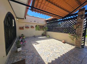 VENTA DE CASA DE UNA PLANTA EN RESIDENCIAL, SANTO DOMINGO, HDIA