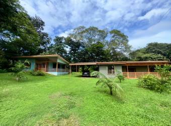 Dos casas, un paraíso en el Pacífico