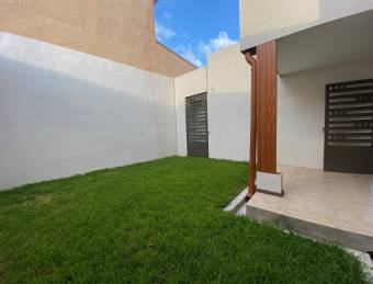 TERRAQUEA Espectauclar Diseño  Increible Ubicación Estrene Casa Esquinera en Guayabos 
