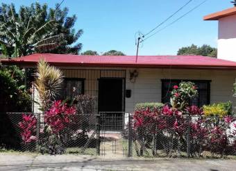 Estupenda propiedad con 2 casas y 1 apartamento en Santa Bárbara de Heredia. #20-71