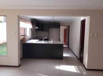 Venta de hermosa casa en condominio de Pozos, Santa Ana. #20-1345