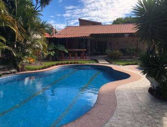 Alquilo casa con piscina Santo Domingo de Heredia #152