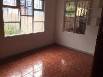 Venta de casa con ubicación inmejorable en Guadalupe Centro. #20-179