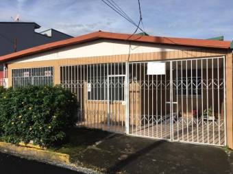 Venta de casa con ubicación inmejorable en Guadalupe Centro. #20-179