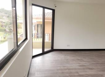 A la venta casa de hermosos detalles en Condominio de Escazú Centro. #20-1417