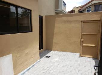 A la venta casa de hermosos detalles en Condominio de Escazú Centro. #20-1417