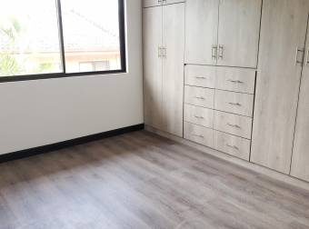 A la venta casa de hermosos detalles en Condominio de Escazú Centro. #20-1417