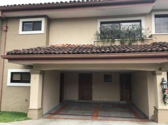 se vende esta casa aprovecha poder vivir en la mejor zona de lindora 20-1423