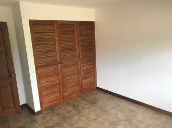 se vende esta casa aprovecha poder vivir en la mejor zona de lindora 20-1423