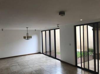 se vende esta casa aprovecha poder vivir en la mejor zona de lindora 20-1423