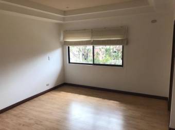 se vende esta casa aprovecha poder vivir en la mejor zona de lindora 20-1423