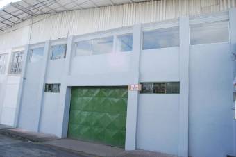 Oportunidad con Local Comercial en Alquiler.   CG-20-1214